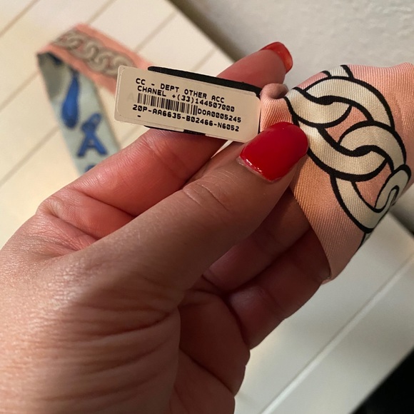 🔴SOLD🔴Authentic Chanel Bandeau Scarf Twilly - Picture 6 of 7